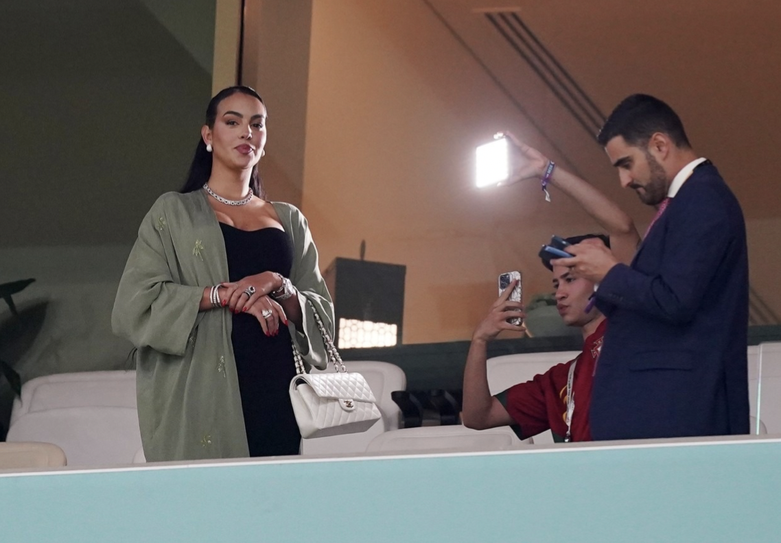Bạn gái Ronaldo mặc gợi cảm tại Qatar - ảnh 3