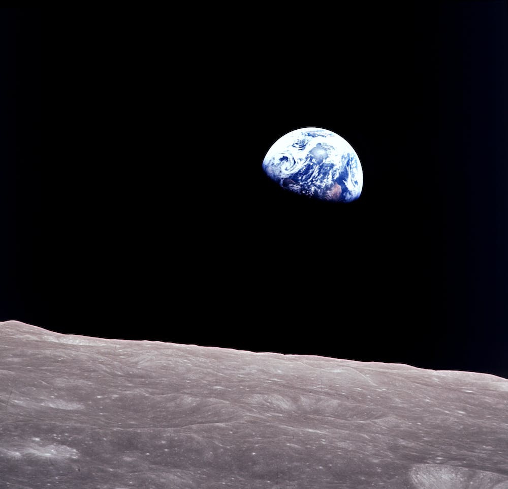 Kỷ niệm 50 năm ngày NASA chụp tấm ảnh Trái Đất trứ danh và thay đổi cách nhân loại nhìn nhận Địa Cầu - ảnh 2