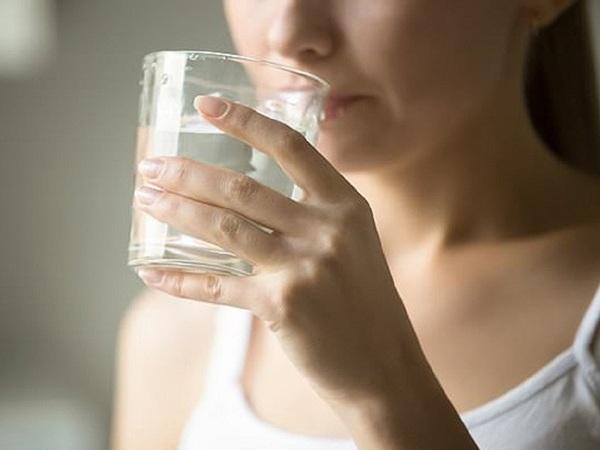 Suýt chết vì uống 5 lít nước một ngày để giảm cân đón Tết - ảnh 1