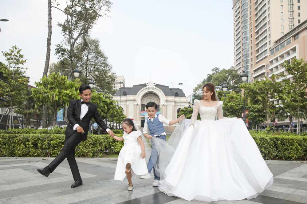 Phan Hiển mặc váy hồng, lý giải dresscode đám cưới - ảnh 12