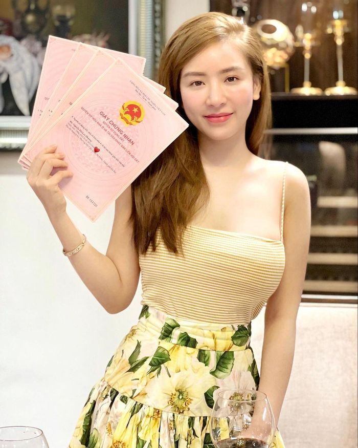 Hot girl Hà Nội mặc váy quây gây tranh cãi trong tiệc cưới - ảnh 6