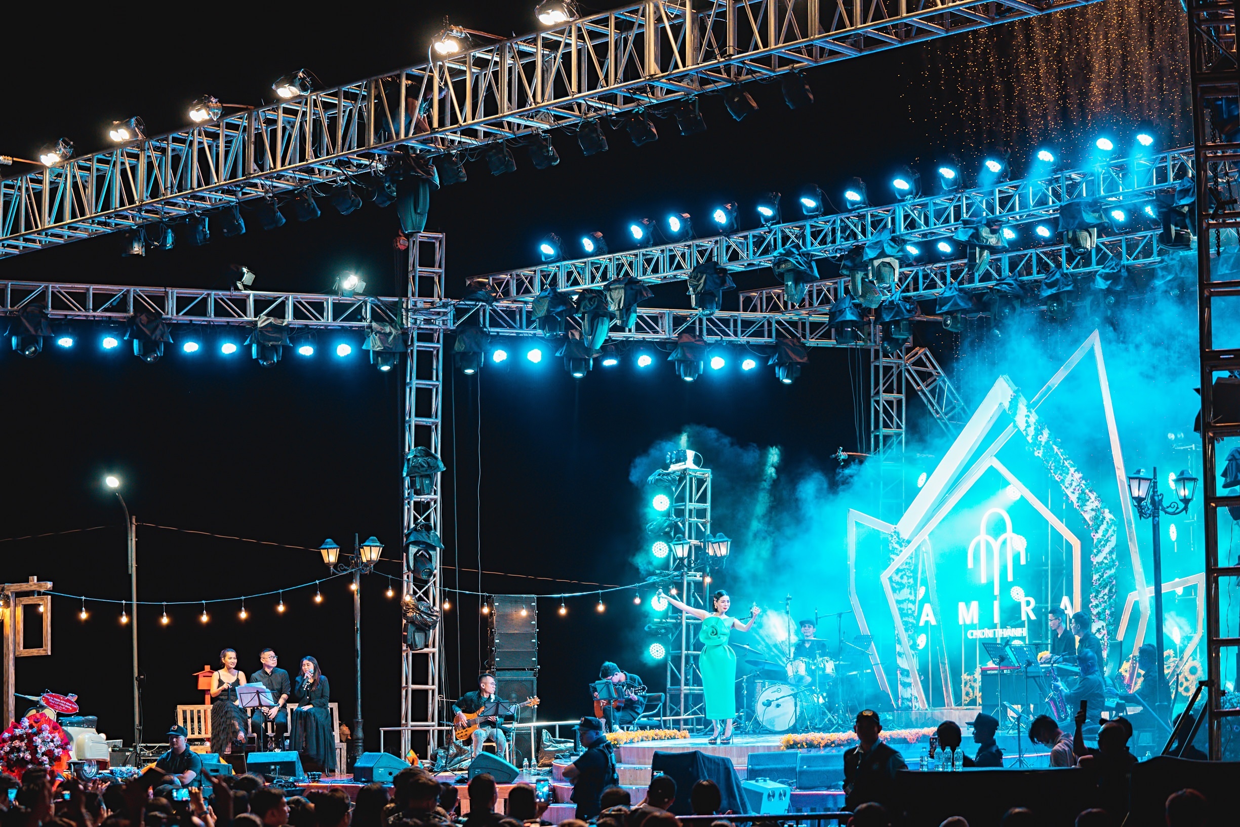 Sân khấu âm nhạc Amira Chơn Thành - dấu ấn thành phố nghỉ dưỡng bên hồ - ảnh 3