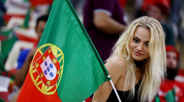 Fan nữ đua nhau khoe sắc trên khán đài World Cup 2022 - ảnh 5