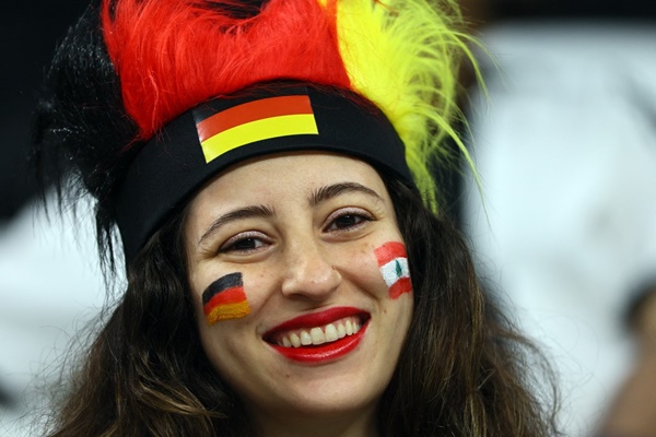 Fan nữ đua nhau khoe sắc trên khán đài World Cup 2022 - ảnh 6