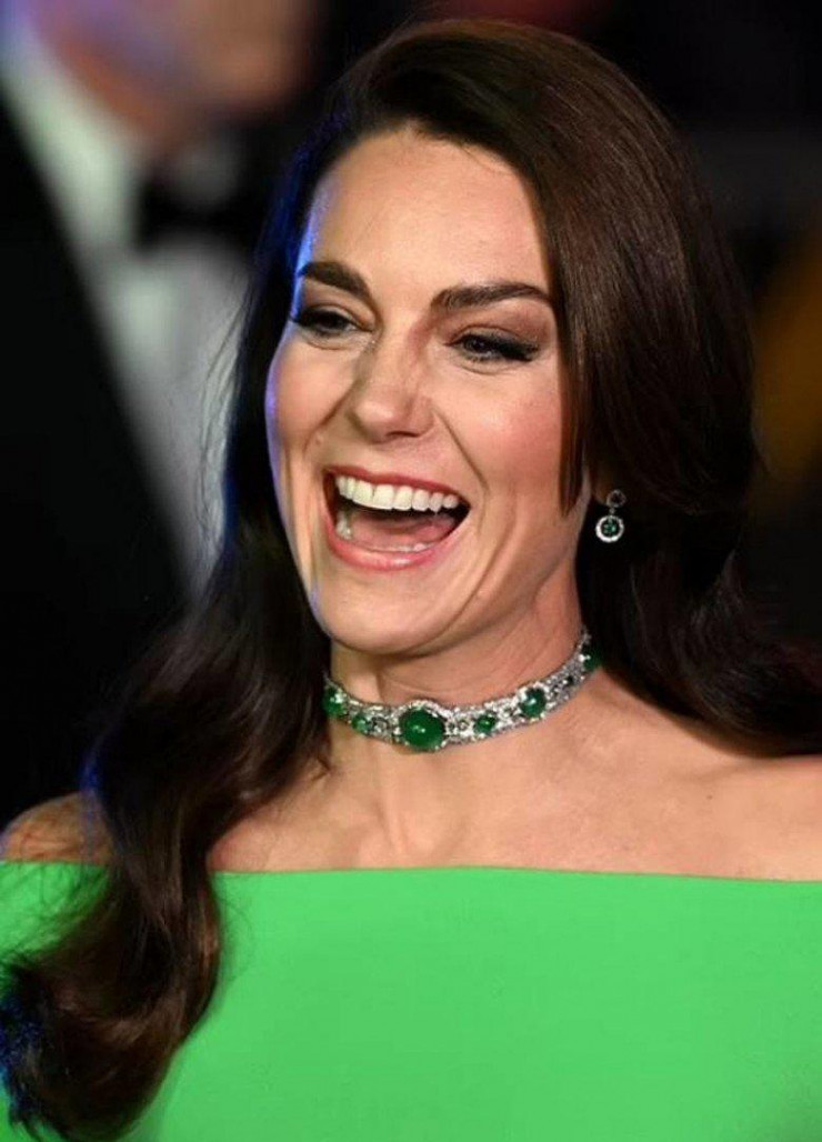 Có quỹ riêng để mua sắm, Vương phi Kate Middleton vẫn đi thuê váy mặc - ảnh 6