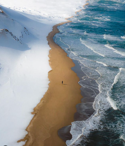 Bức ảnh ngoạn mục nơi tuyết, cát, sóng biển gặp gỡ gây sốt - ảnh 2