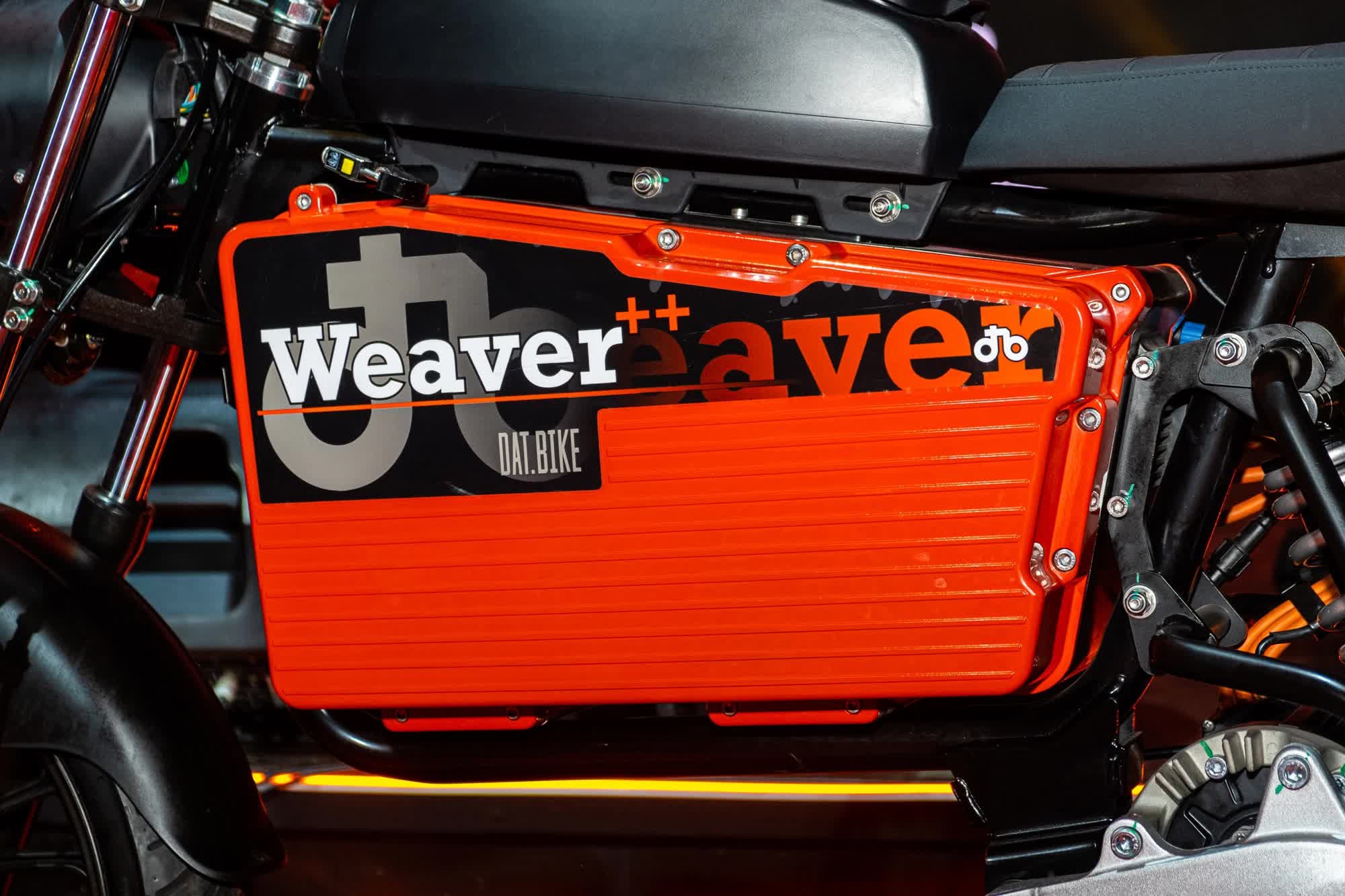 Ra mắt Dat Bike Weaver++: Giá 65,9 triệu đồng, dáng cổ điển, sạc nhanh chưa từng có tại Việt Nam - ảnh 3