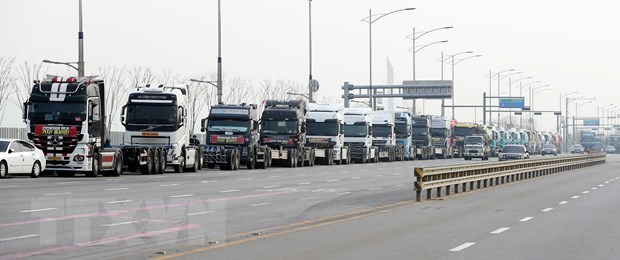 Hàn Quốc không thỏa hiệp với làn sóng đình công của các tài xế xe tải - ảnh 1