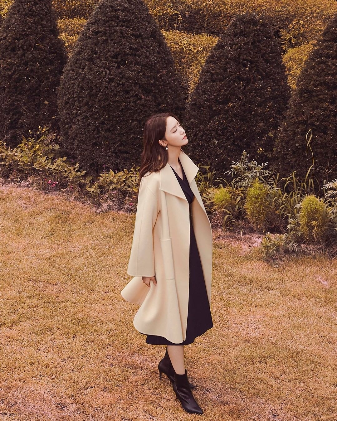 Trench coat và quy tắc phối đồ 2/3 hack chiều cao của Yoona - ảnh 4
