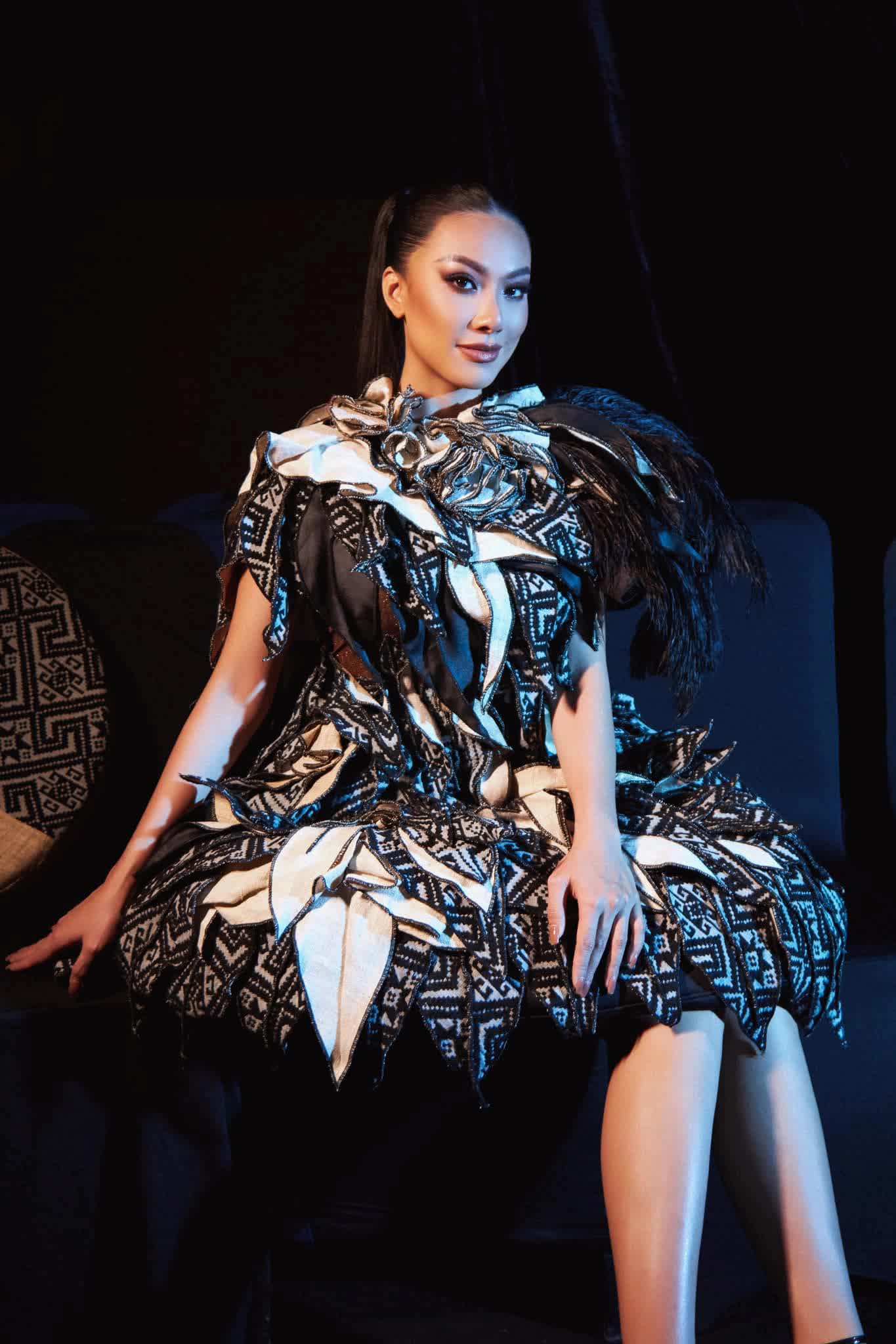 Á hậu Kim Duyên 3 năm sau Hoa hậu Hoàn vũ Việt Nam 2019: Đoạt danh hiệu lớn ở quốc tế nhưng vẫn bị nhắc lùm xùm học vấn - ảnh 3