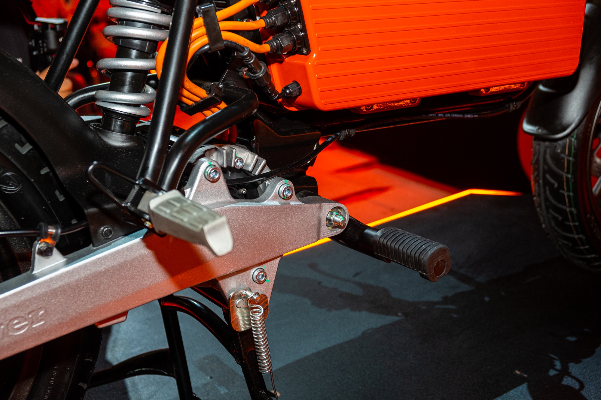 Ra mắt Dat Bike Weaver++: Giá 65,9 triệu đồng, dáng cổ điển, sạc nhanh chưa từng có tại Việt Nam - ảnh 15