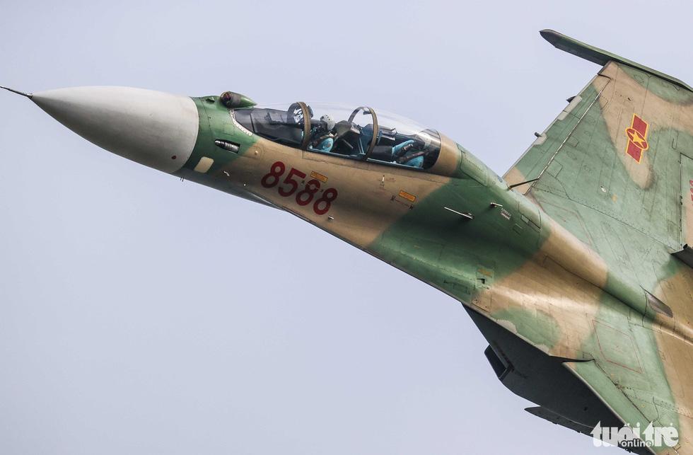 Mãn nhãn xem 'Hổ mang chúa' Su-30MK2 trình diễn - ảnh 7