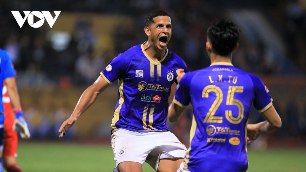 Hà Nội FC tìm ngoại binh “khủng” để bước ra AFC Champions League - ảnh 1