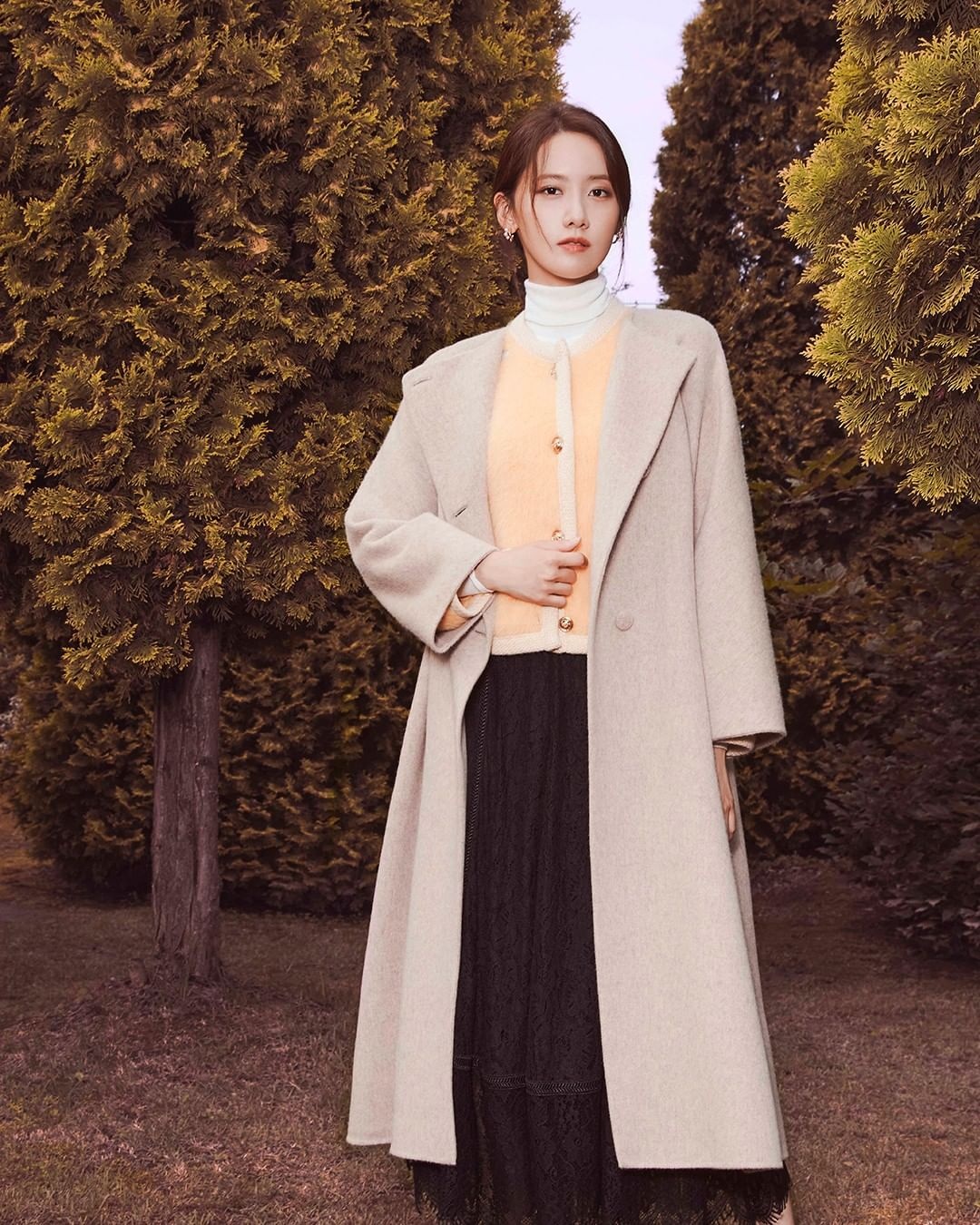 Trench coat và quy tắc phối đồ 2/3 hack chiều cao của Yoona - ảnh 11