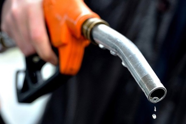 Giá dầu thế giới thấp nhất trong năm, xăng trong nước sắp giảm mạnh? - ảnh 1
