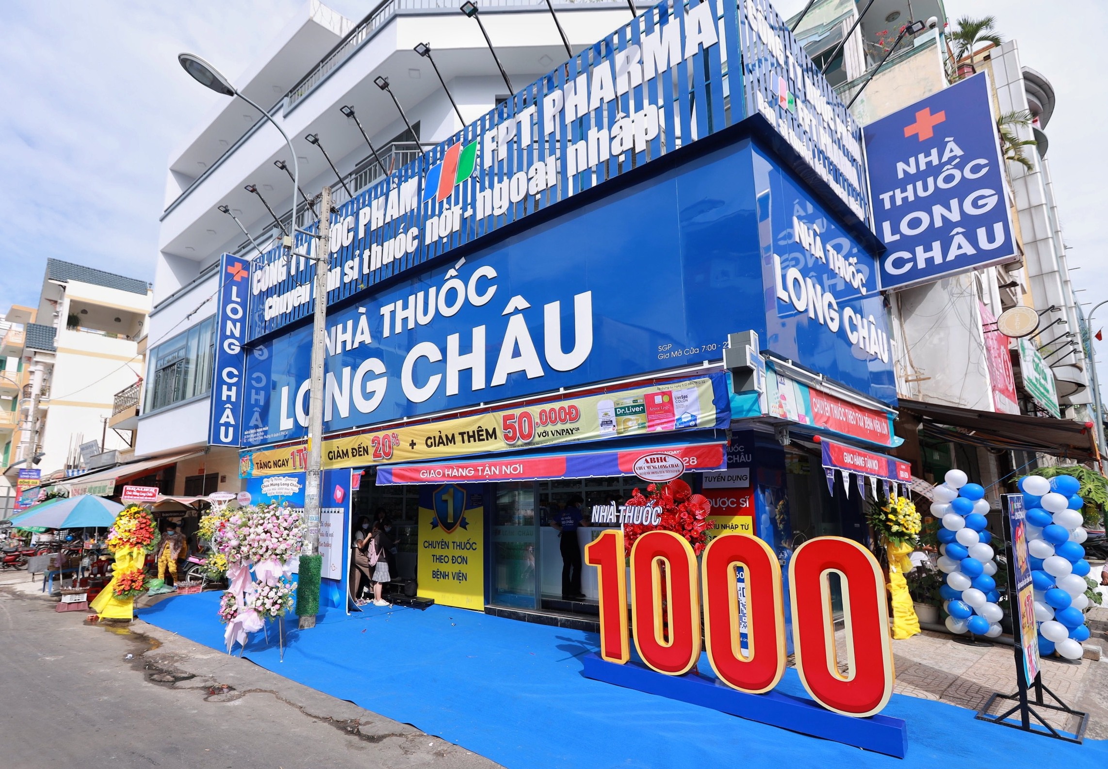 FPT Long Châu tri ân khách hàng nhân cột mốc 1.000 nhà thuốc - ảnh 4