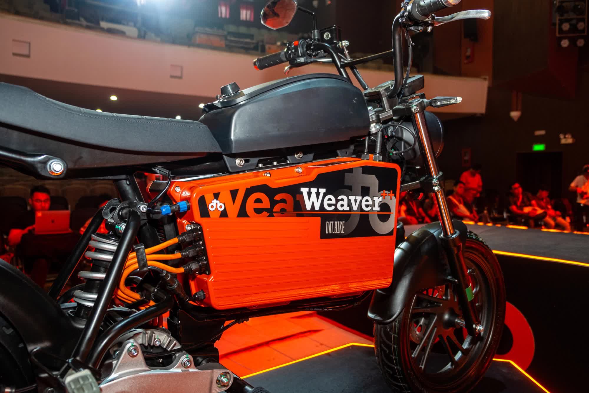 Ra mắt Dat Bike Weaver++: Giá 65,9 triệu đồng, dáng cổ điển, sạc nhanh chưa từng có tại Việt Nam - ảnh 4