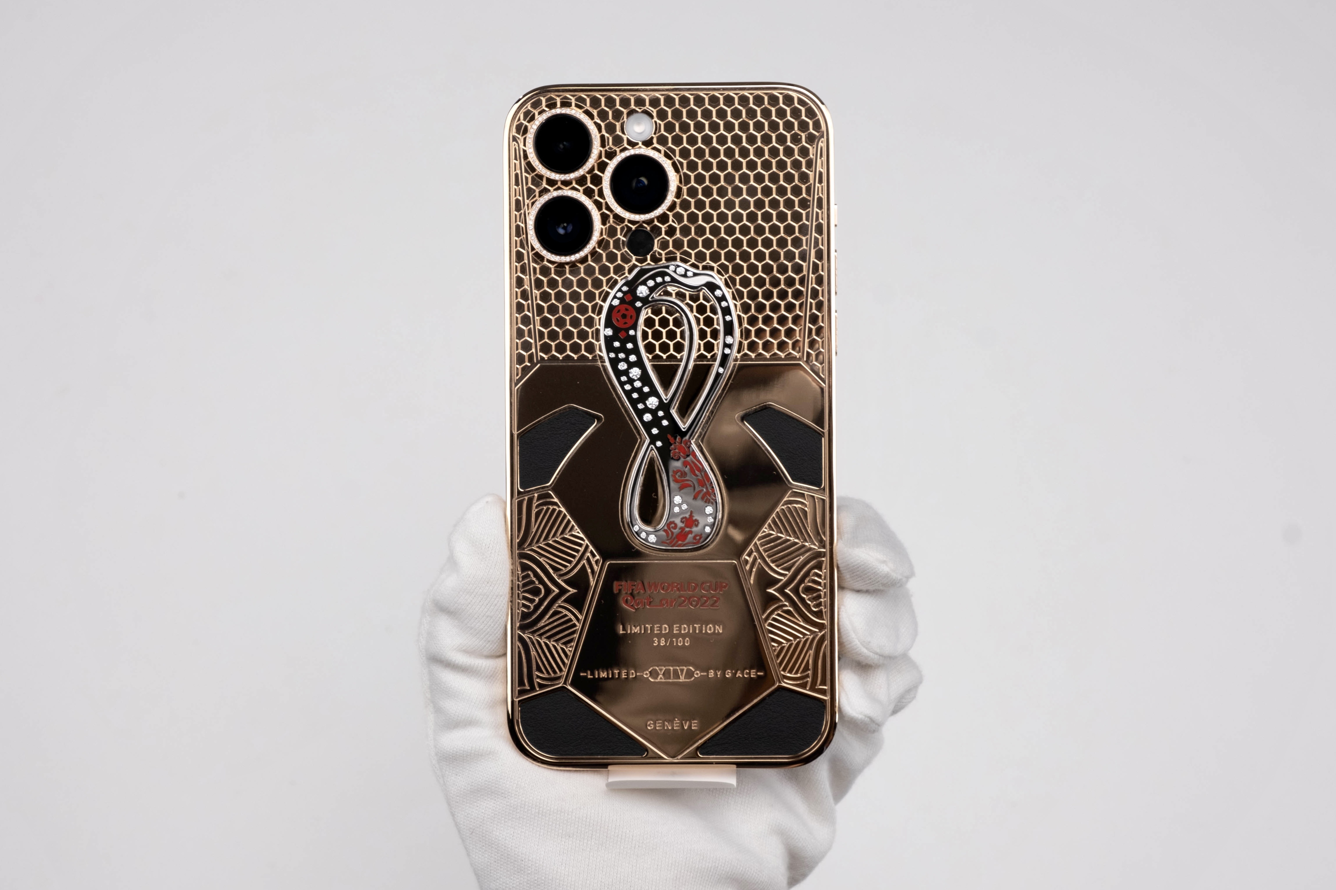 iPhone 14 mạ vàng phiên bản World Cup 2022 giá 227 triệu đồng - ảnh 11