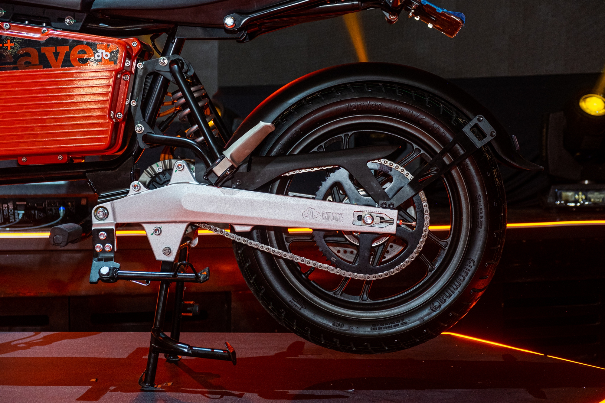 Ra mắt Dat Bike Weaver++: Giá 65,9 triệu đồng, dáng cổ điển, sạc nhanh chưa từng có tại Việt Nam - ảnh 7