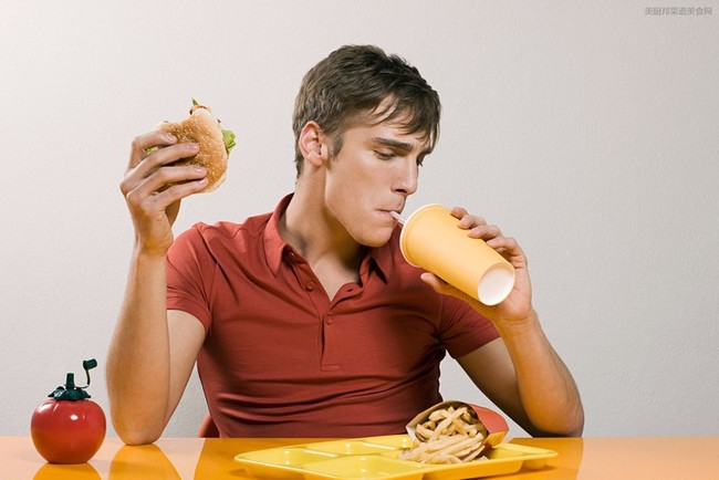 4 thói quen ăn uống gây hại sức khỏe người trẻ hay mắc - ảnh 2