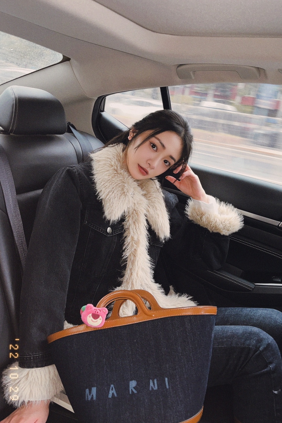 Trench coat và quy tắc phối đồ 2/3 hack chiều cao của Yoona - ảnh 18