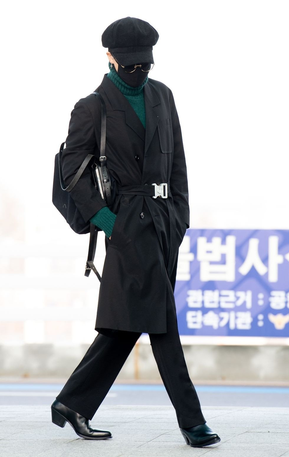 Trench coat và quy tắc phối đồ 2/3 hack chiều cao của Yoona - ảnh 1