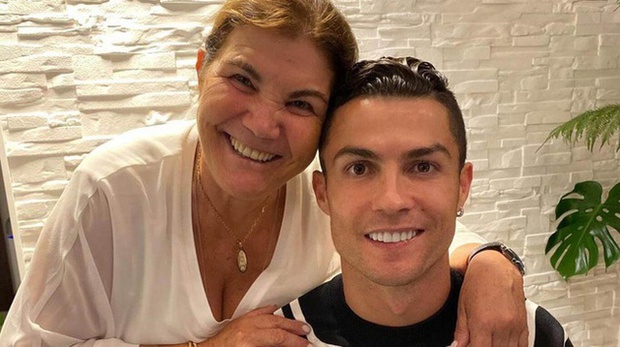 Cuộc đời đầy nước mắt của mẹ Ronaldo: Từng muốn chạy trốn khỏi chính căn nhà của mình, dành dụm từng đồng để nuôi đam mê của con - ảnh 1