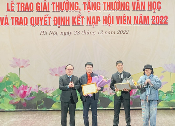 Nhà văn Nguyễn Huy Thiệp được tặng thưởng ''thành tựu văn học trọn đời'' - ảnh 2