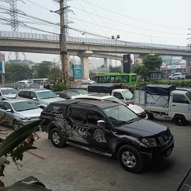 Hà Nội: Loạt trung tâm đăng kiểm đóng cửa, tài xế đổ dồn xếp hàng từ 3 giờ sáng - ảnh 4