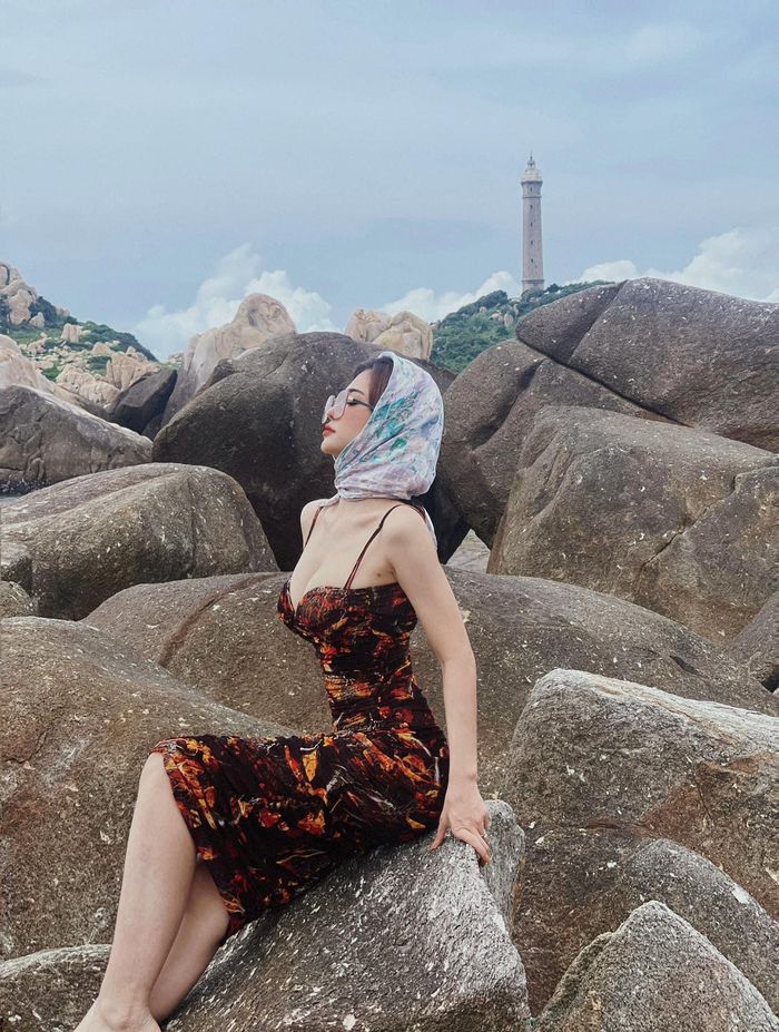 Hot girl Quảng Ninh khoe dáng như thần Vệ Nữ trên ghềnh đá - ảnh 4