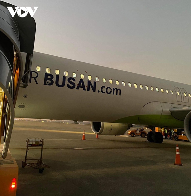 Thời tiết xấu khiến 15 chuyến bay ở Đà Nẵng phải hoãn hủy, hạ cánh xuống sân bay khác - ảnh 2