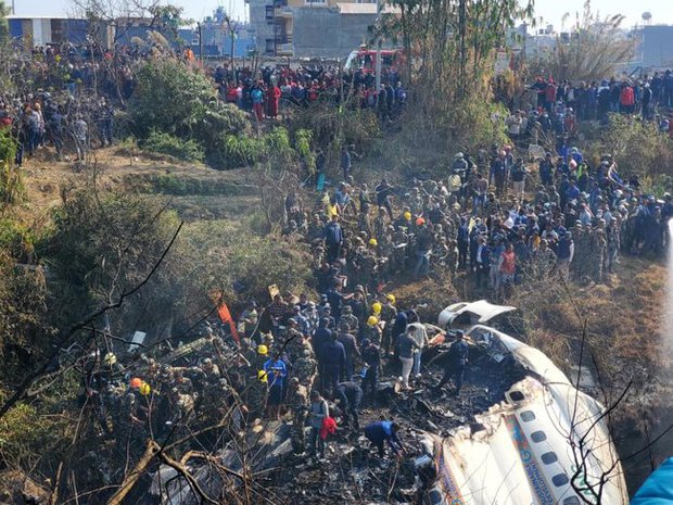 Máy bay Nepal nghiêng 90 độ trước khi rơi khiến 72 người thiệt mạng và lời kể của nhân chứng - ảnh 1