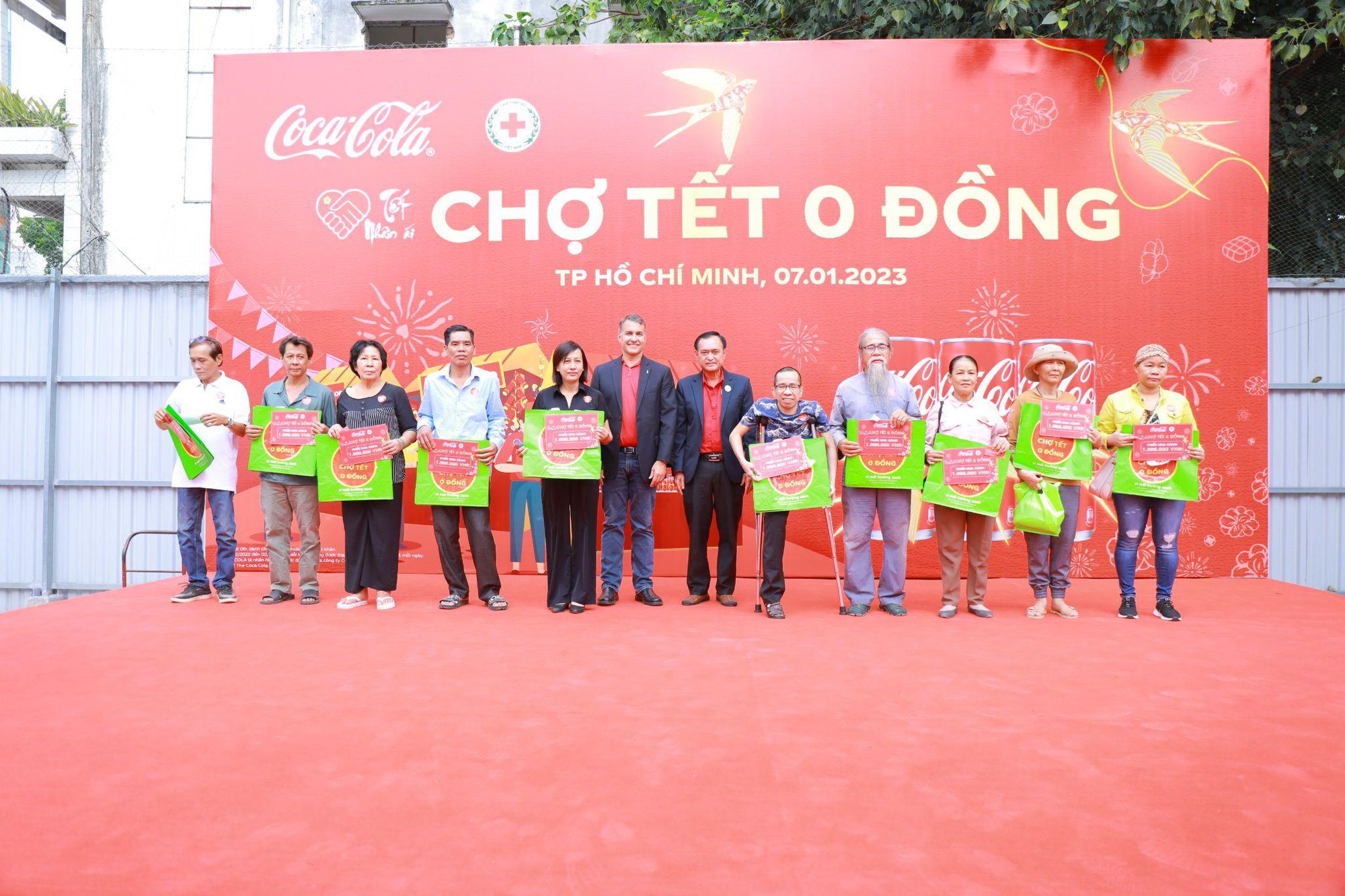 Coca-Cola Việt Nam xác lập kỷ lục thế giới trong chiến dịch Tết 2023, tôn vinh khoảnh khắc diệu kỳ gắn kết gia đình - ảnh 9