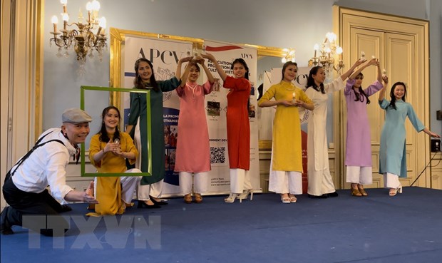 Văn hóa Việt tỏa sáng trong ngày hội tôn vinh tại thủ đô Paris - ảnh 1