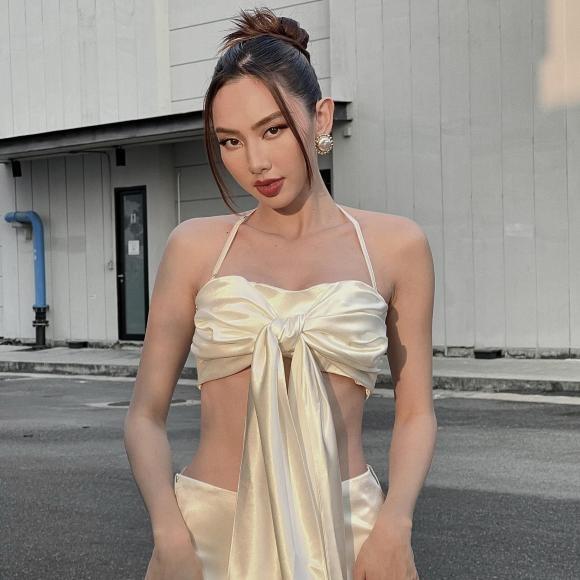 Thùy Tiên mặc đồ bộ đi dạo chợ hoa, bất chấp hình tượng Hoa hậu - ảnh 6