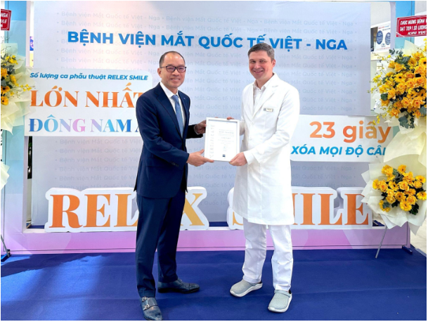 Bệnh viện Mắt Quốc tế Việt - Nga nhận giải số lượng ca phẫu thuật SMILE của Zeiss nhiều nhất Đông Nam Á - ảnh 1