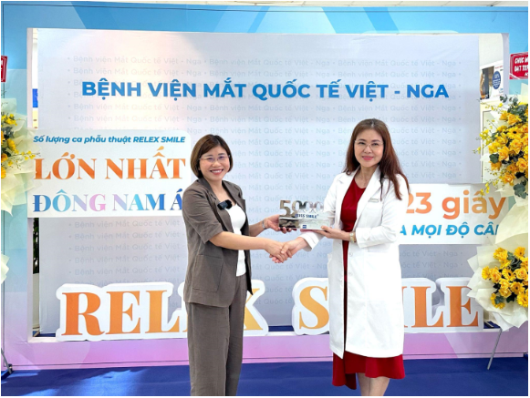 Bệnh viện Mắt Quốc tế Việt - Nga nhận giải số lượng ca phẫu thuật SMILE của Zeiss nhiều nhất Đông Nam Á - ảnh 3