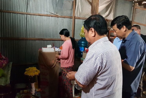 Bộ trưởng Lê Minh Hoan cùng Chủ tịch tỉnh Đồng Tháp thăm, tặng quà gia đình bé Hạo Nam - ảnh 2