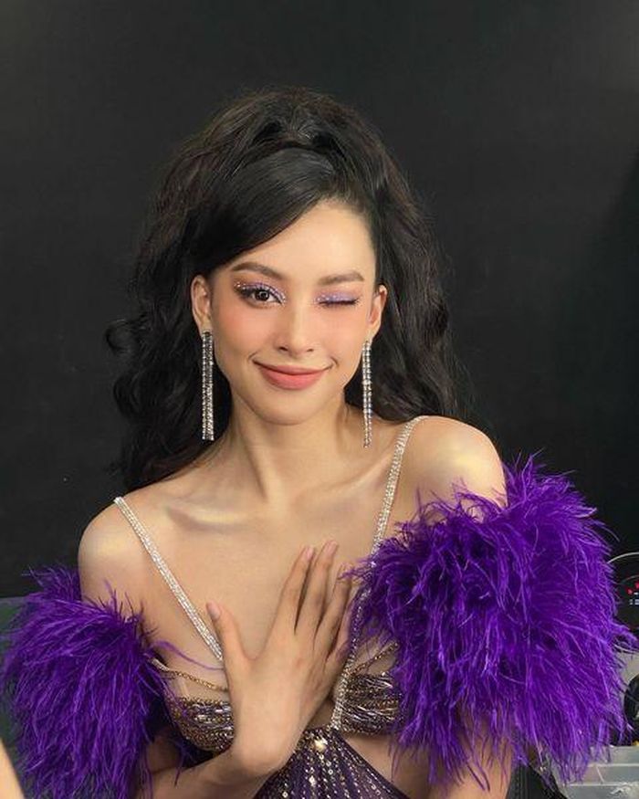 Sao Việt: Hoa hậu Tiểu Vy khoe eo thon, Hồng Diễm diện váy ngắn trẻ trung, Diễm My 9X mặc gợi cảm - ảnh 17