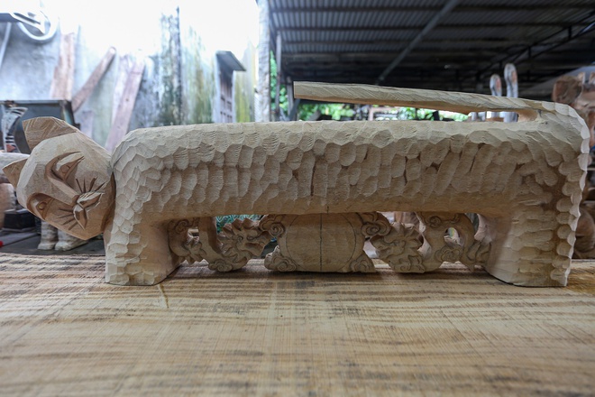Hơn 100 linh vật mèo được chế tác từ gỗ, củi khô dạt vào bờ biển Hội An sau mỗi trận lũ - ảnh 8