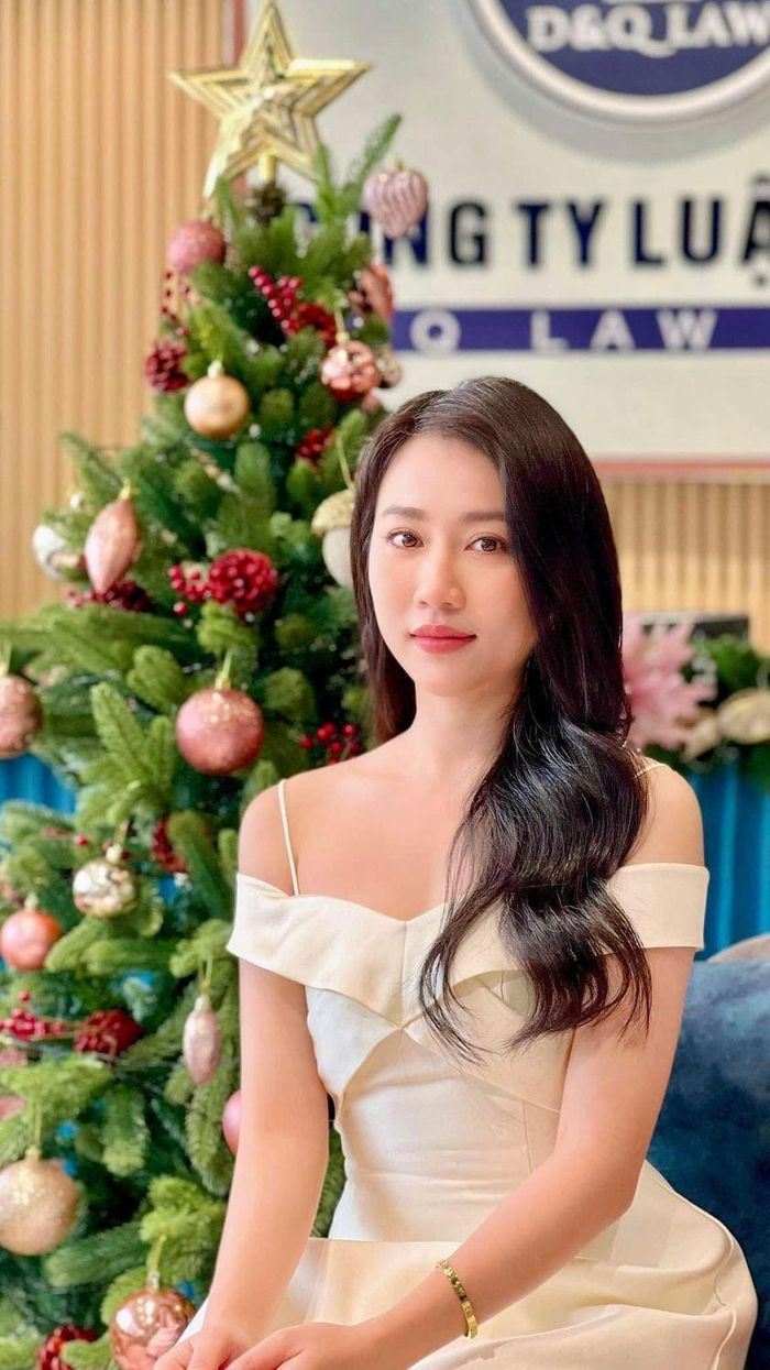 Sao Việt: Hoa hậu Tiểu Vy khoe eo thon, Hồng Diễm diện váy ngắn trẻ trung, Diễm My 9X mặc gợi cảm - ảnh 10