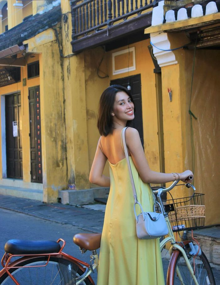 Sao Việt: Hoa hậu Tiểu Vy khoe eo thon, Hồng Diễm diện váy ngắn trẻ trung, Diễm My 9X mặc gợi cảm - ảnh 21