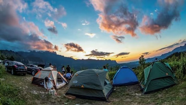 Cắm trại trở thành xu thế du lịch thời thượng tại Trung Quốc - ảnh 1