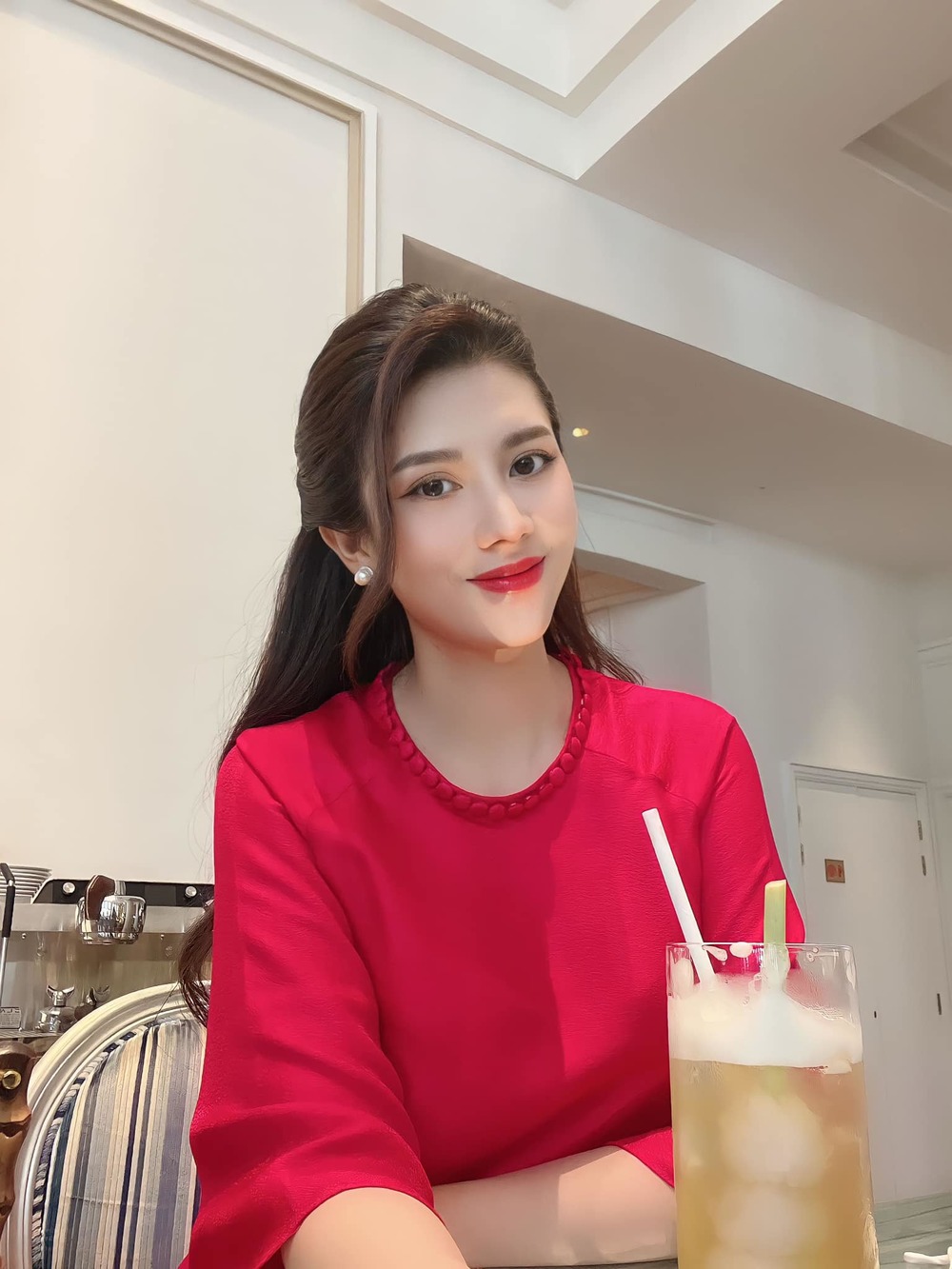 Hoa hậu Dương Yến Nhung mặc thanh lịch ở sự kiện - ảnh 10