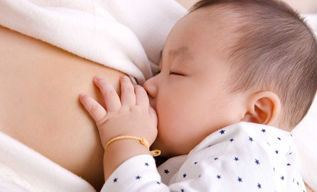 Bí quyết giúp sữa mẹ về nhiều sau sinh, áp dụng ngay nếu mẹ thiếu sữa cho con - ảnh 1