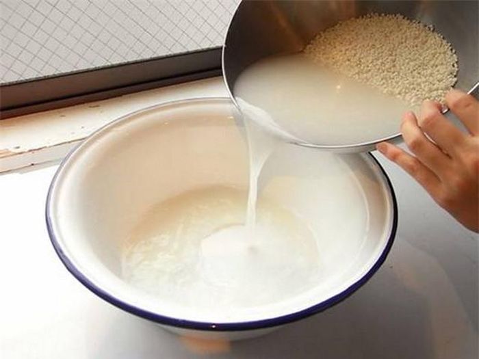 Vo gạo xong đừng vội đổ nước đi, hãy giữ lại để sử dụng theo 6 cách làm đẹp thần kỳ sau - ảnh 5