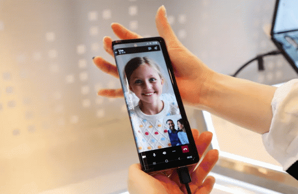 Samsung ''khoe'' màn hình với bản lề mới ám chỉ một siêu phẩm smartphone gập có thể xoay 360 độ sắp ra mắt? - ảnh 2