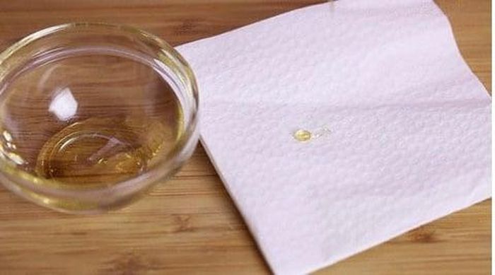 Muốn biết mật ong ‘xịn’ hay là đồ giả cứ dùng 1 cốc nước theo cách này là biết ngay kết quả - ảnh 2