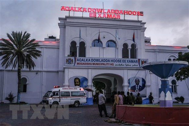 Tấn công tòa nhà chính phủ ở Somalia, ít nhất 5 dân thường thiệt mạng - ảnh 1