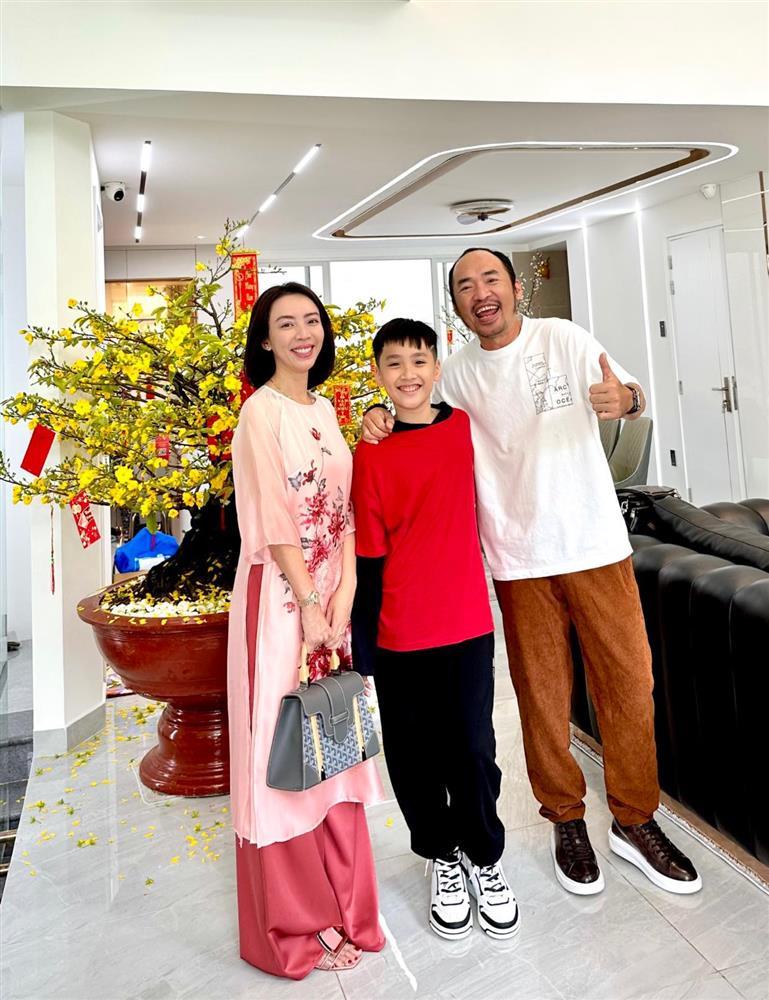 Showbiz Việt ngày 24/1: Chồng Lan Phương được mẹ vợ chiều hết nấc - ảnh 5